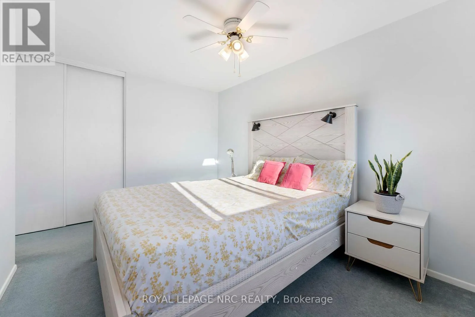 4 - 2232 UPPER MIDDLE ROAD, #4