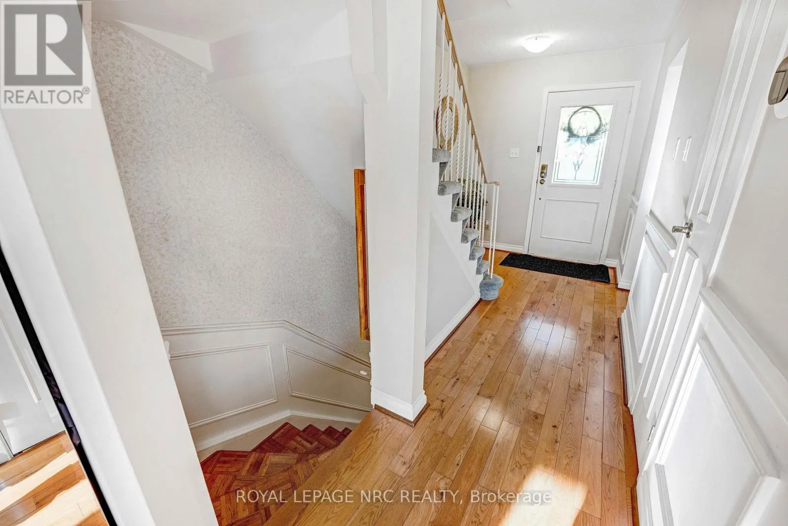 4 - 2232 UPPER MIDDLE ROAD, #4