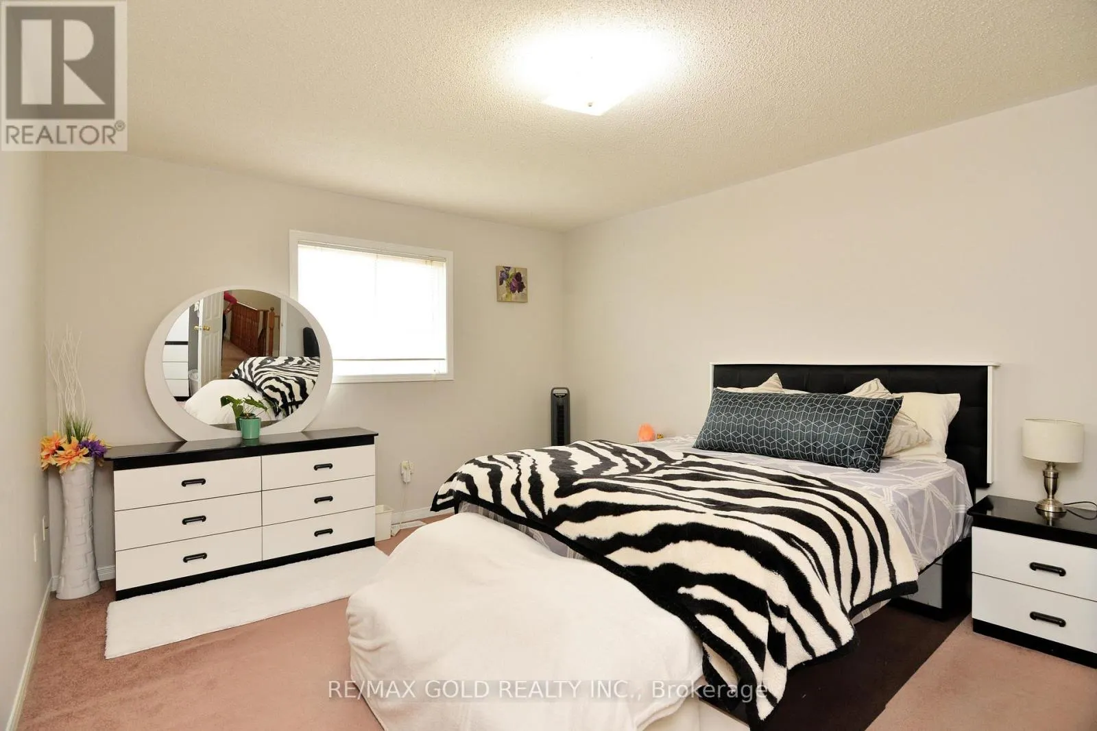 37 PRAIRIE ROSE CIRCLE