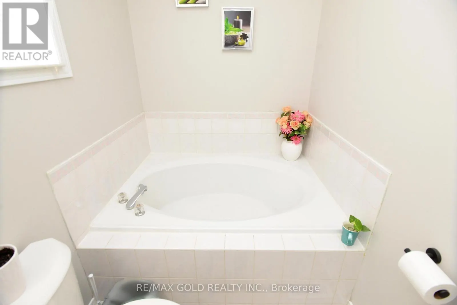 37 PRAIRIE ROSE CIRCLE