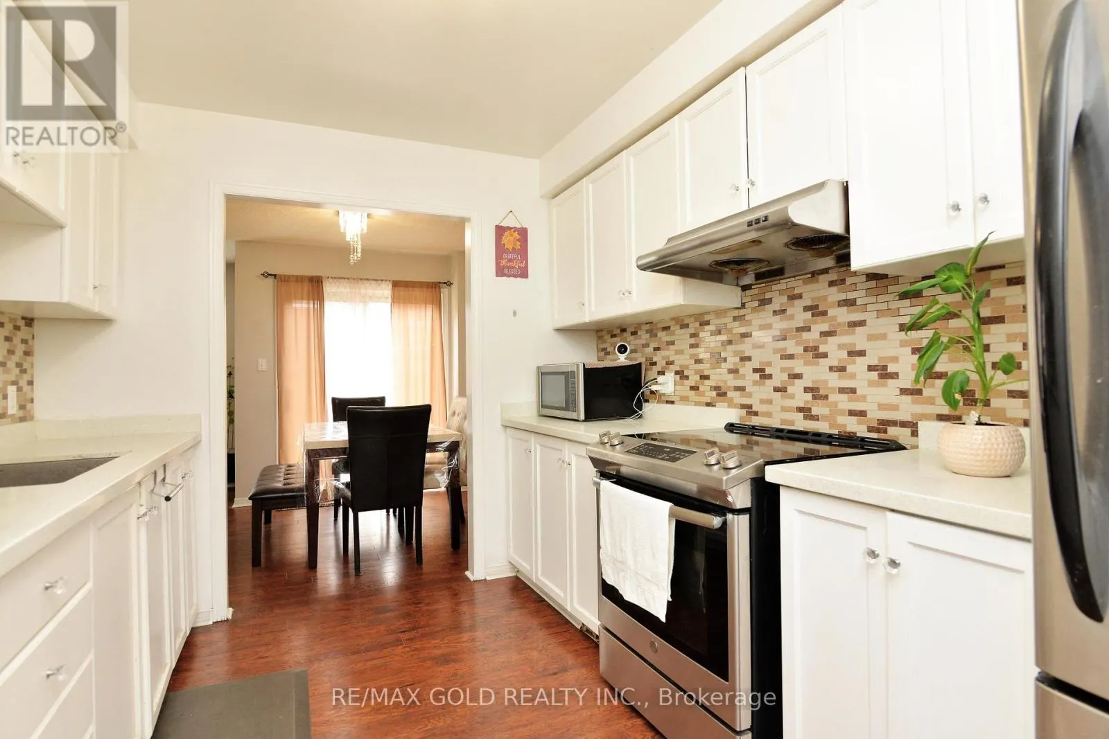 37 PRAIRIE ROSE CIRCLE