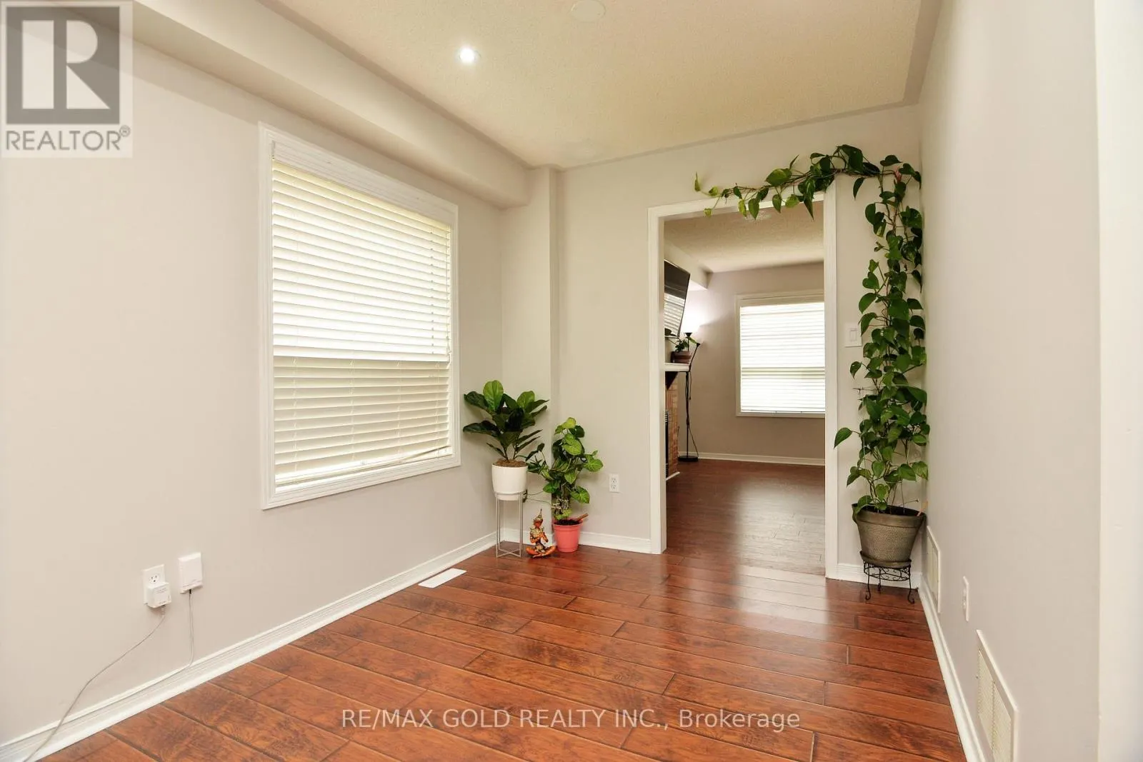 37 PRAIRIE ROSE CIRCLE