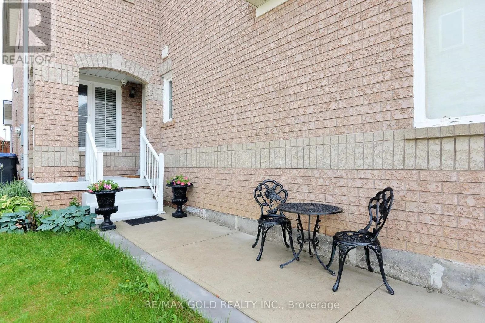 37 PRAIRIE ROSE CIRCLE