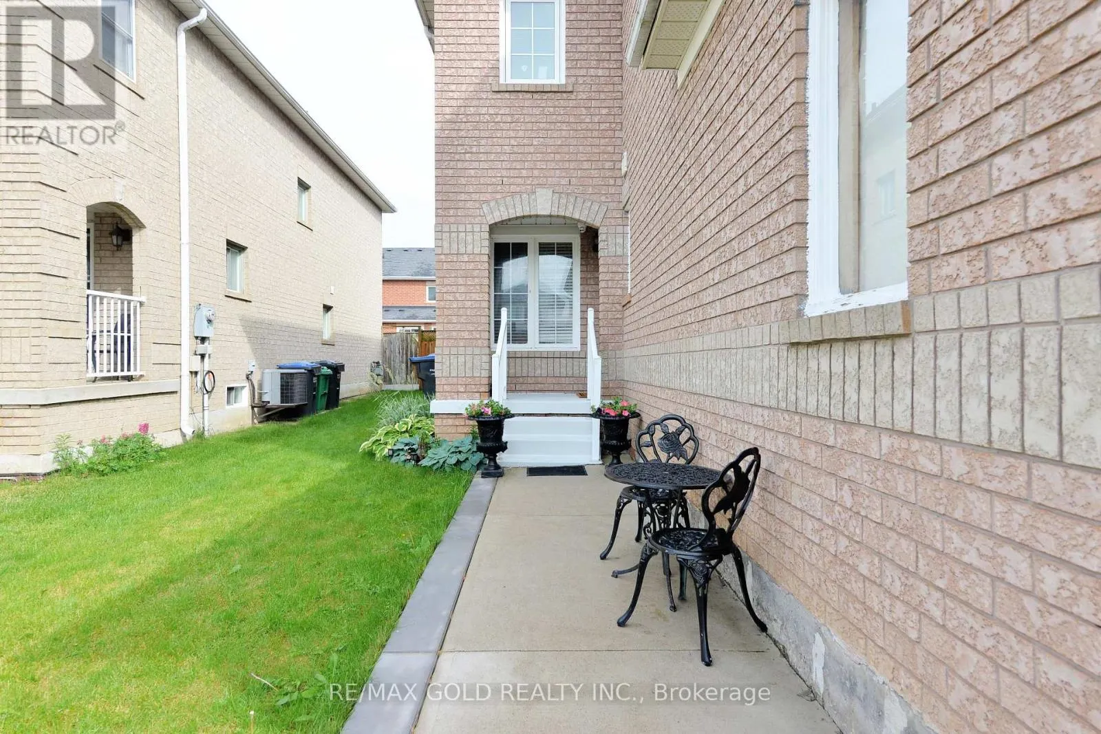 37 PRAIRIE ROSE CIRCLE