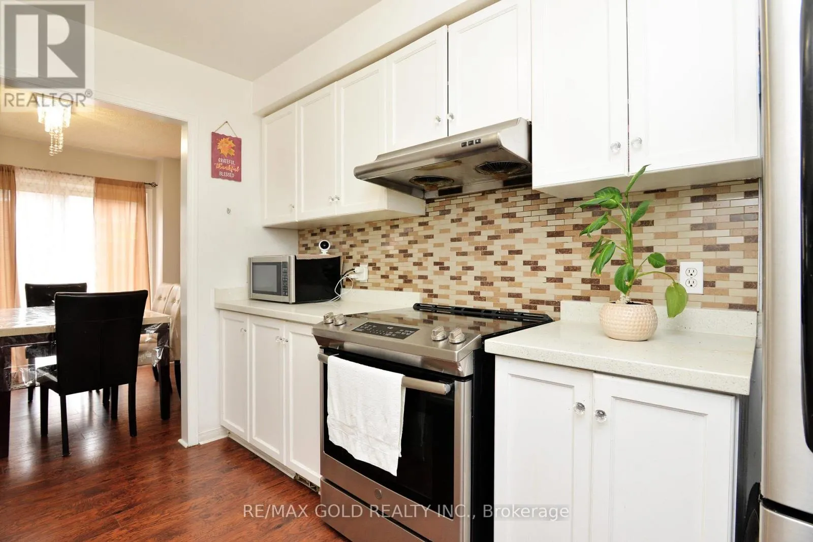 37 PRAIRIE ROSE CIRCLE