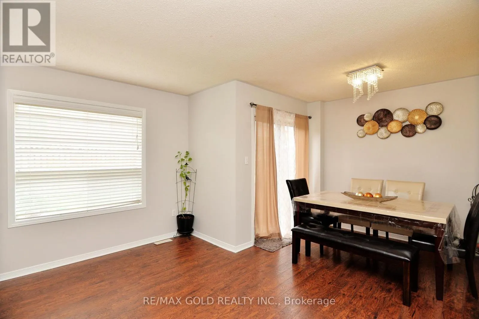 37 PRAIRIE ROSE CIRCLE