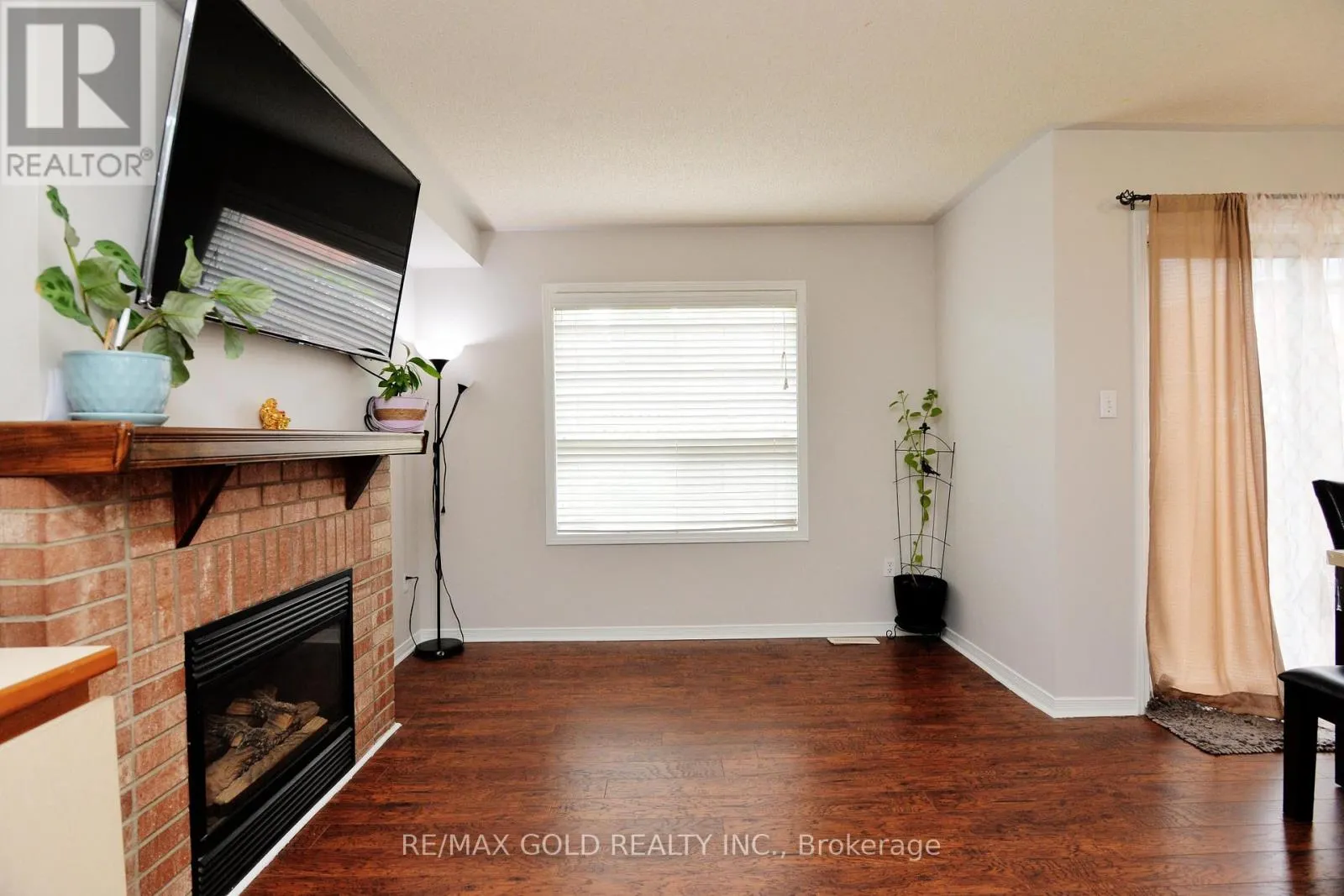 37 PRAIRIE ROSE CIRCLE