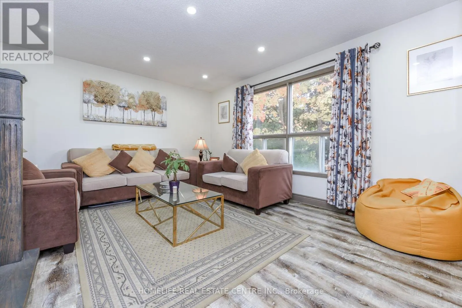 20 OLEANDER CRESCENT