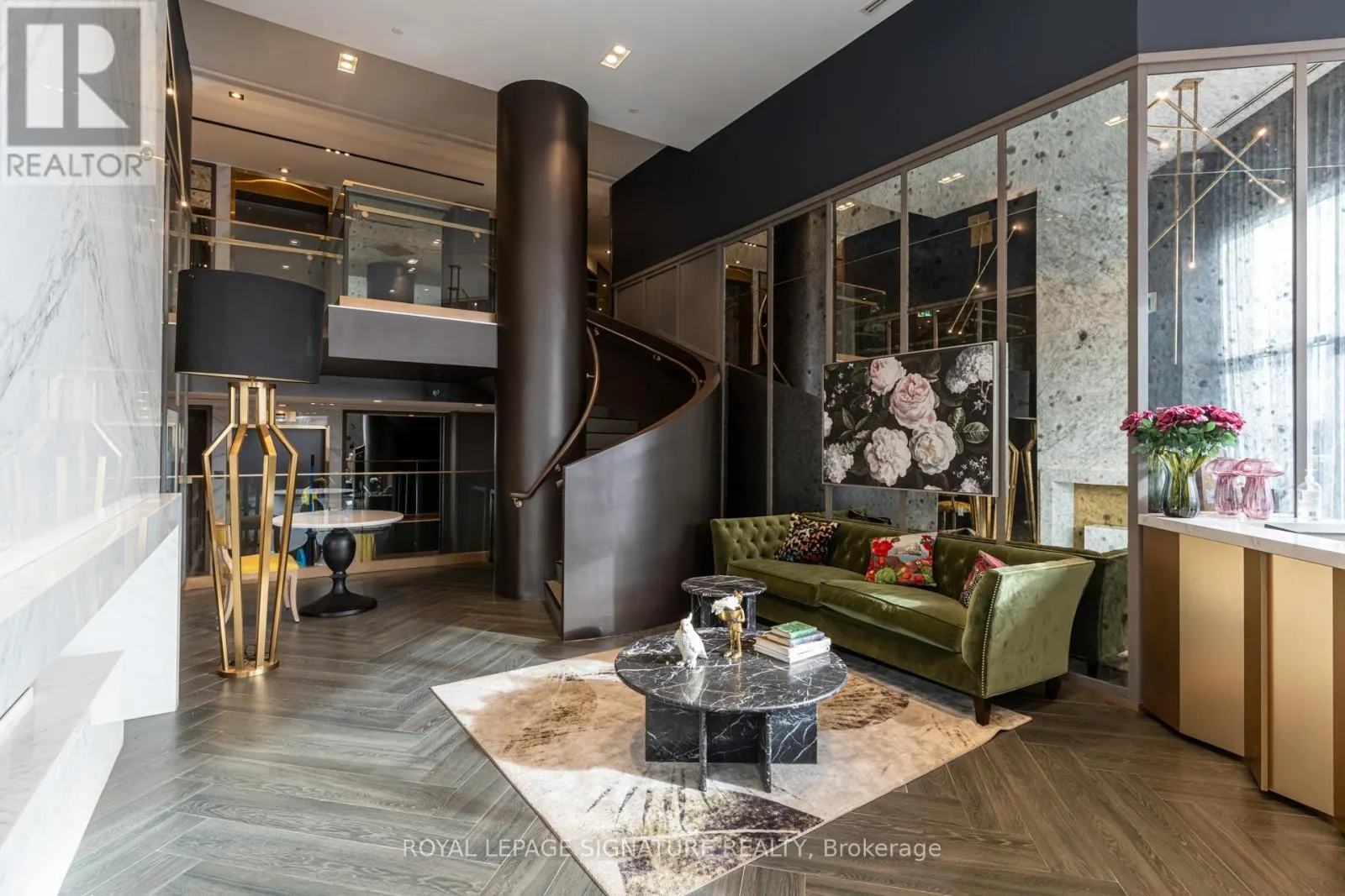 631 - 395 DUNDAS STREET W