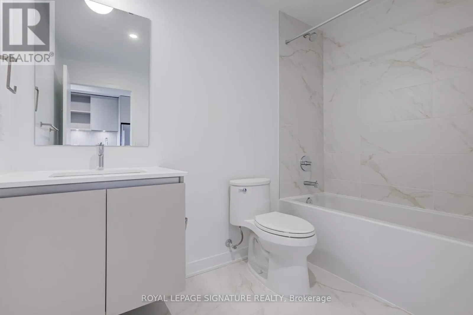 631 - 395 DUNDAS STREET W