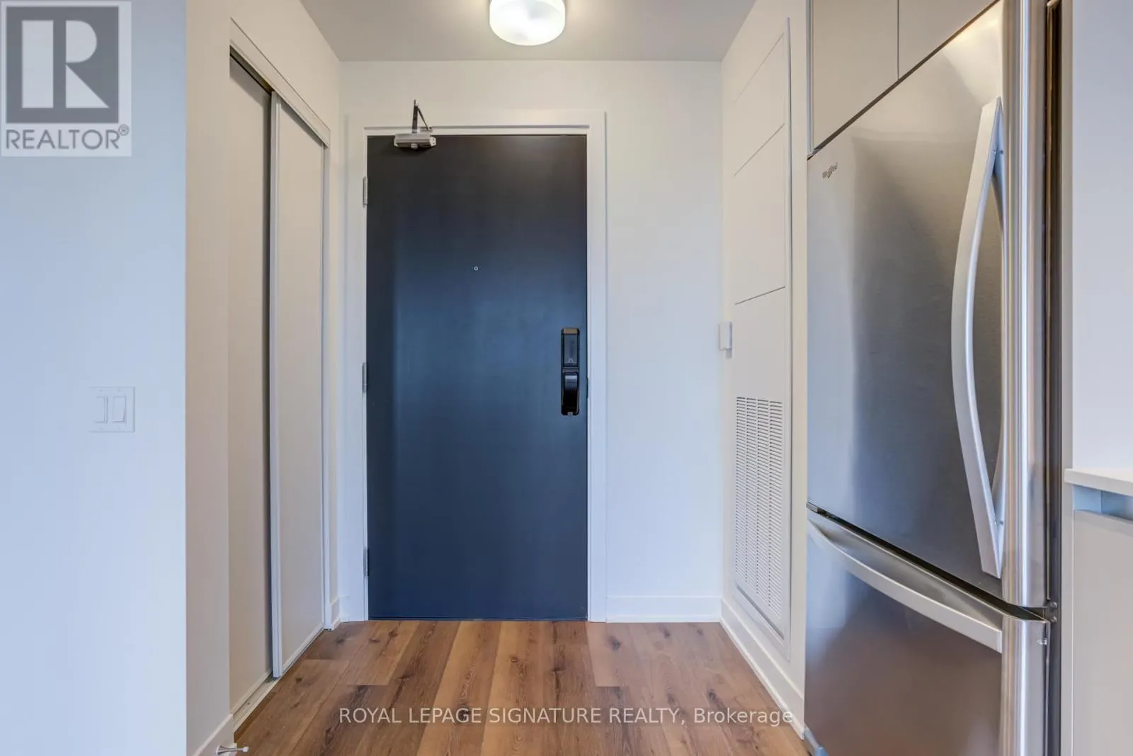 631 - 395 DUNDAS STREET W