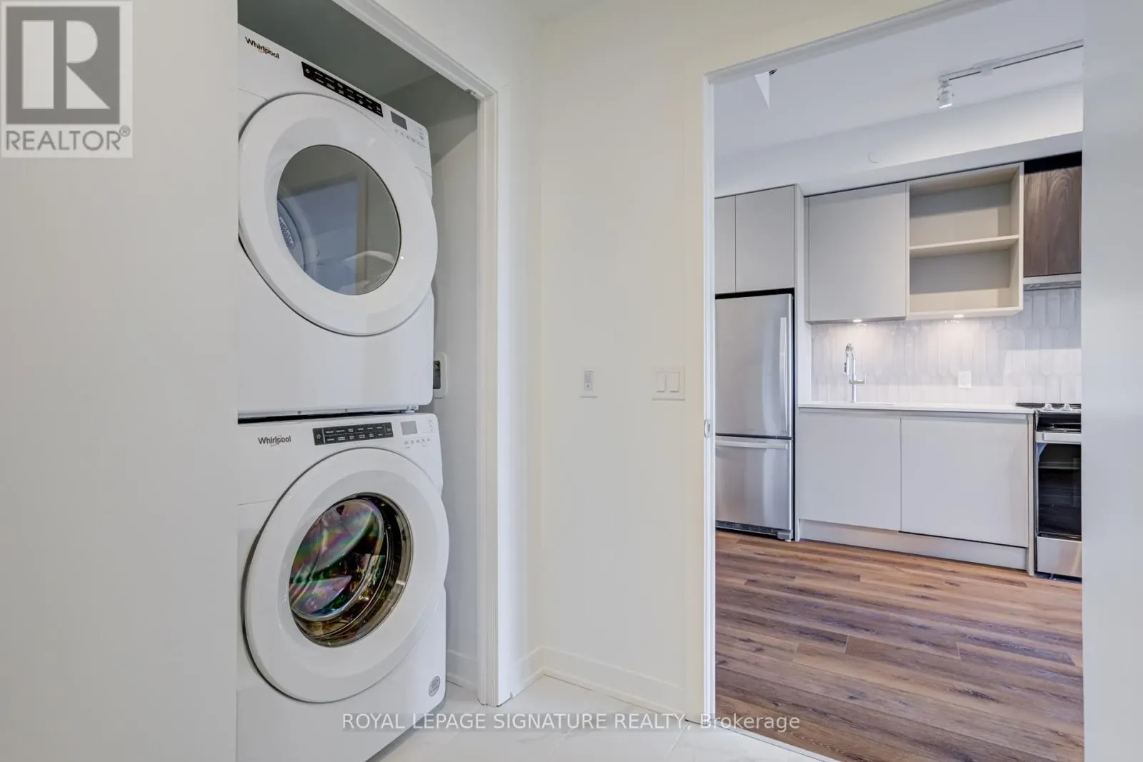 631 - 395 DUNDAS STREET W