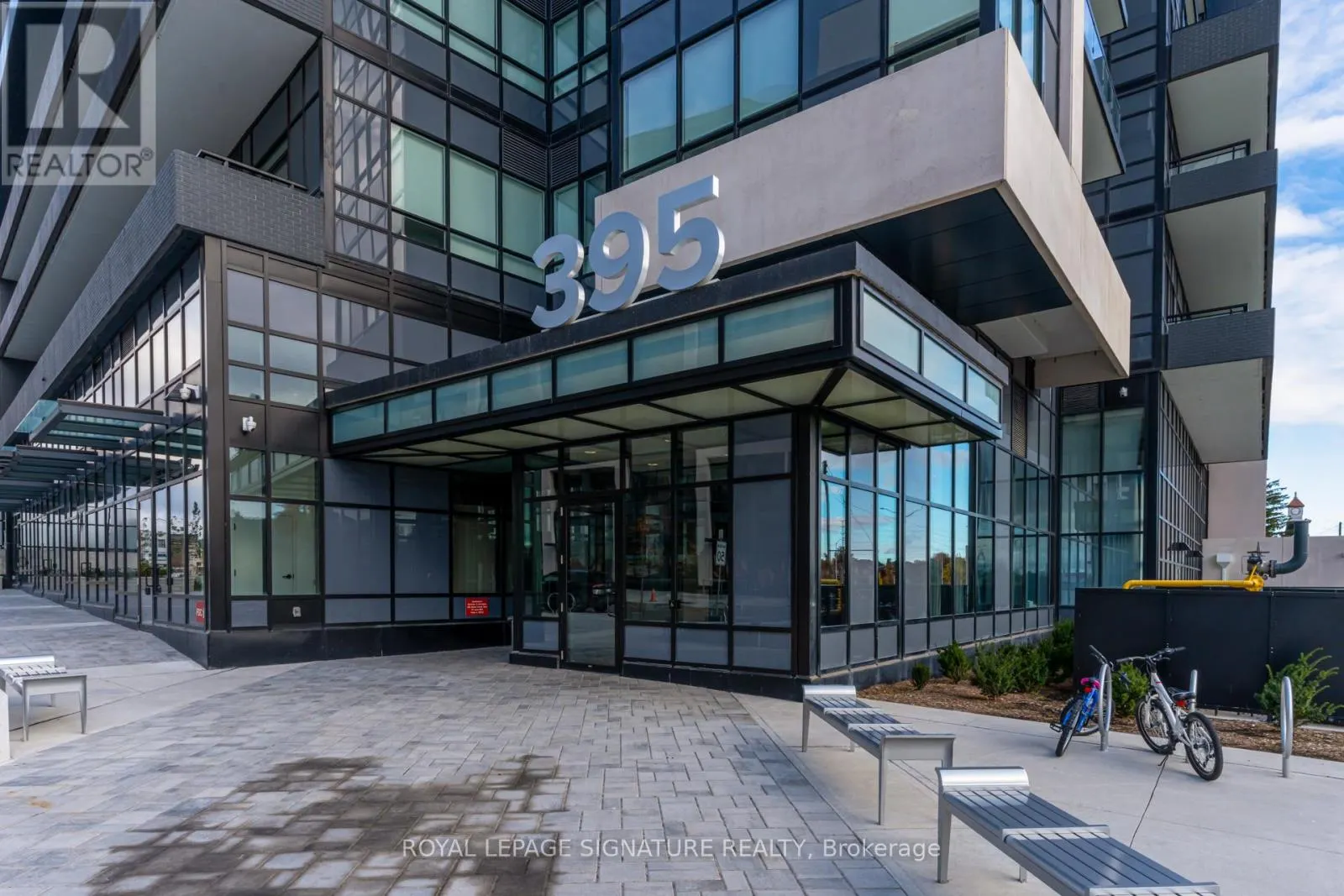 631 - 395 DUNDAS STREET W