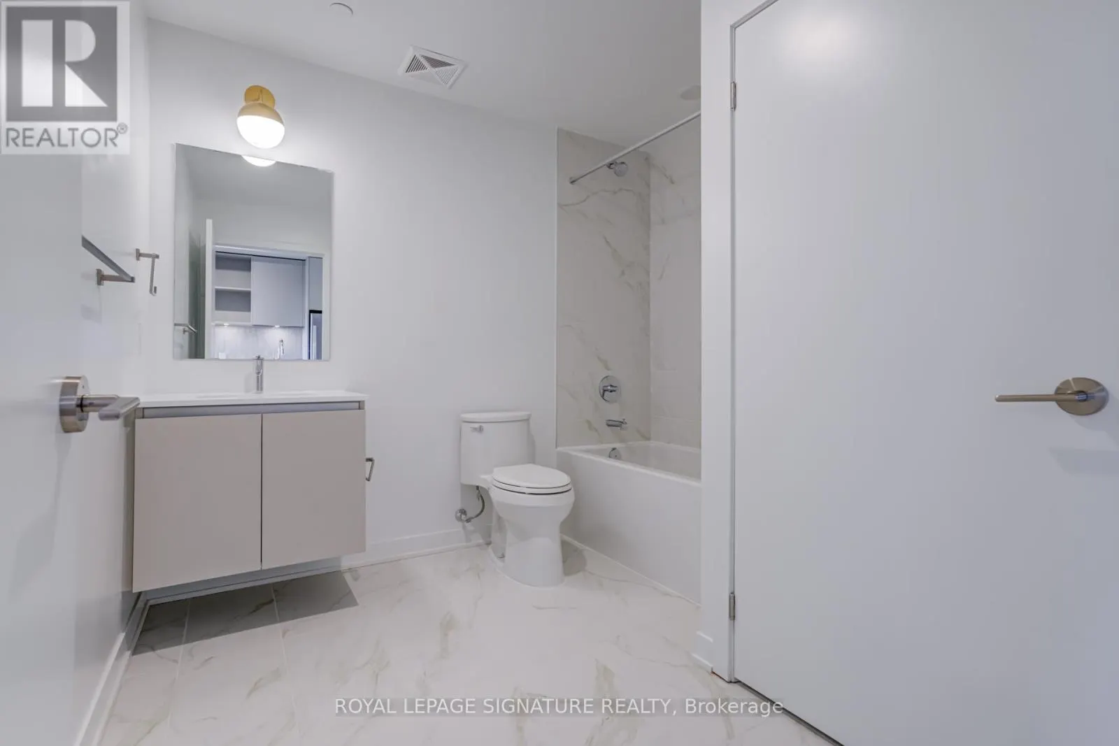 631 - 395 DUNDAS STREET W