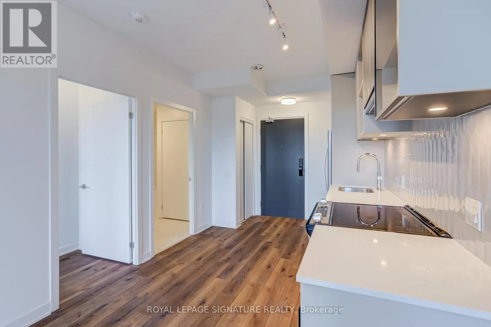 631 - 395 DUNDAS STREET W