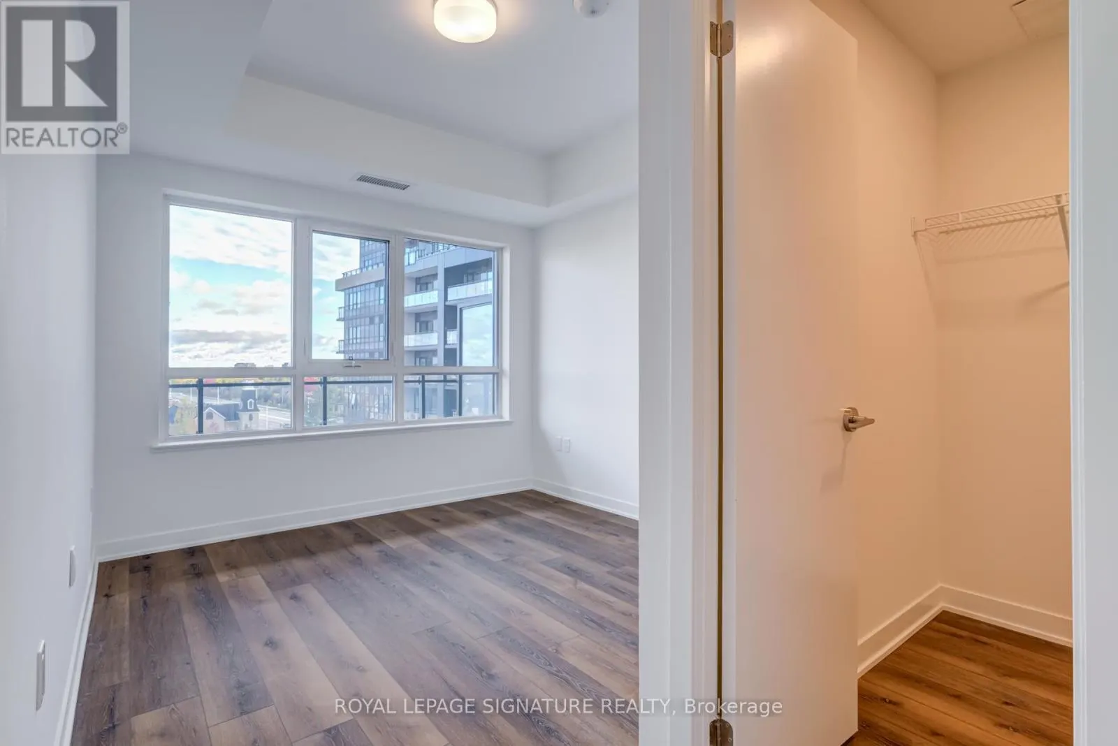 631 - 395 DUNDAS STREET W