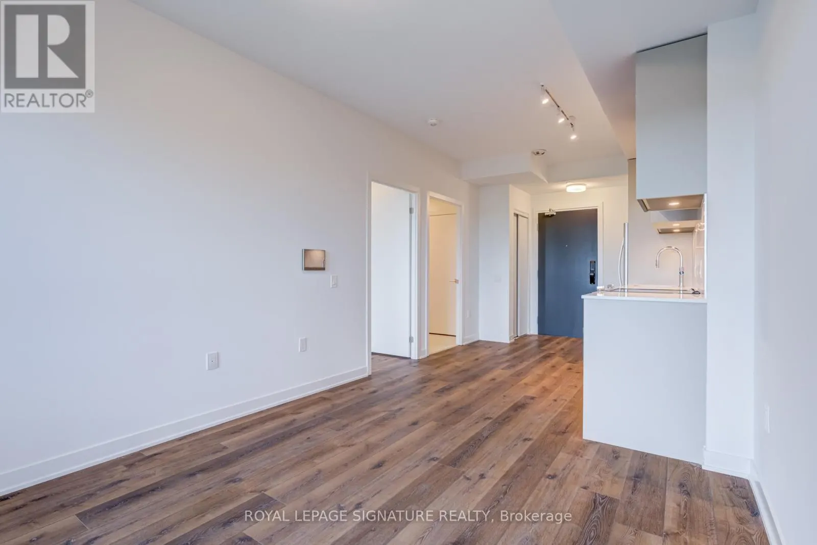 631 - 395 DUNDAS STREET W