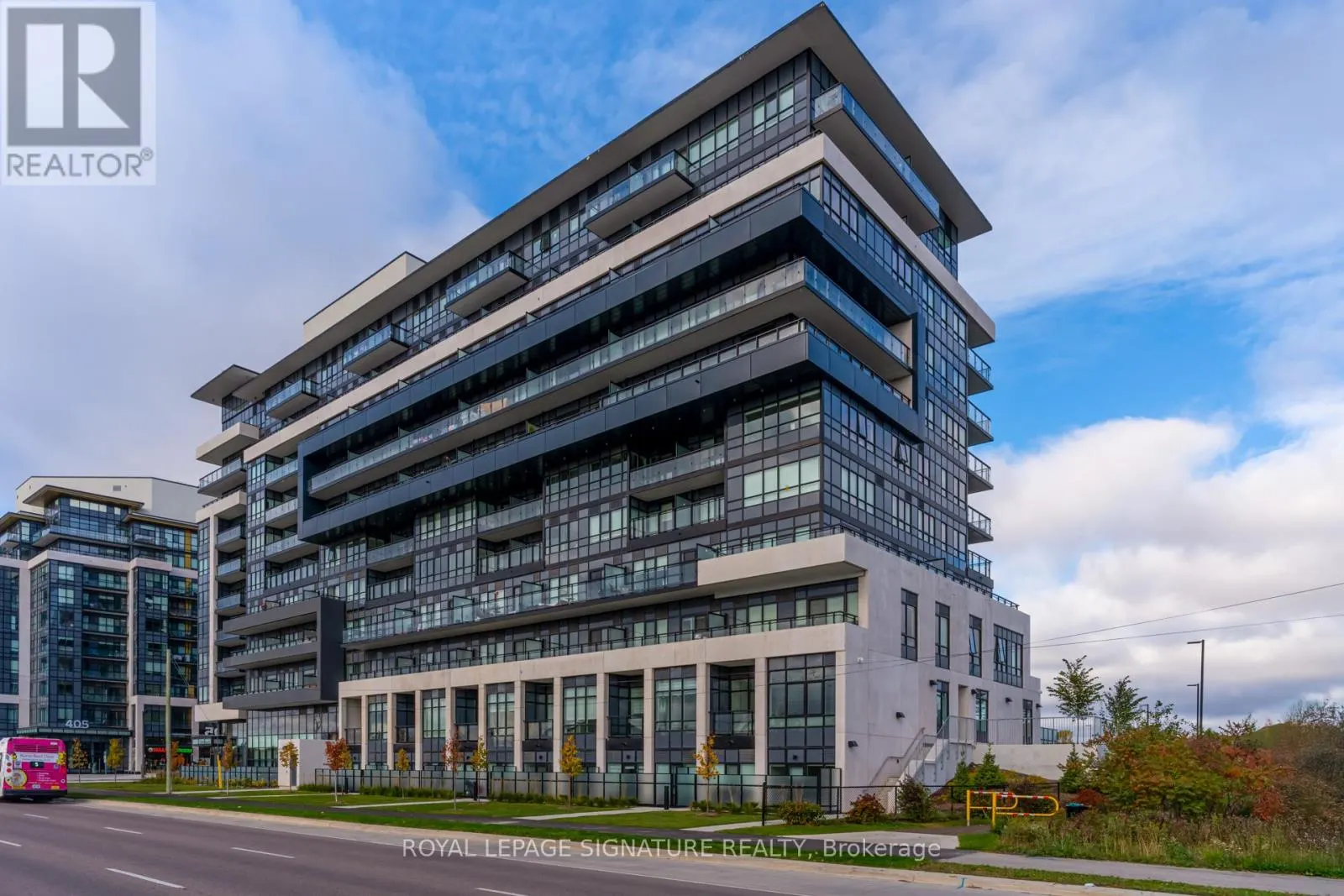 631 - 395 DUNDAS STREET W