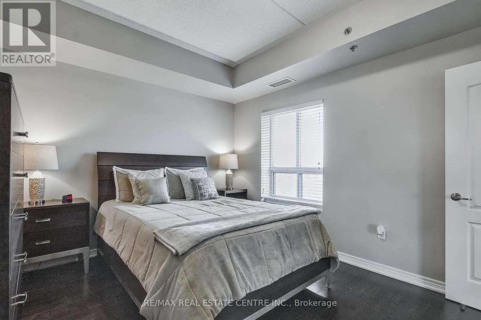 404 - 1421 COSTIGAN ROAD