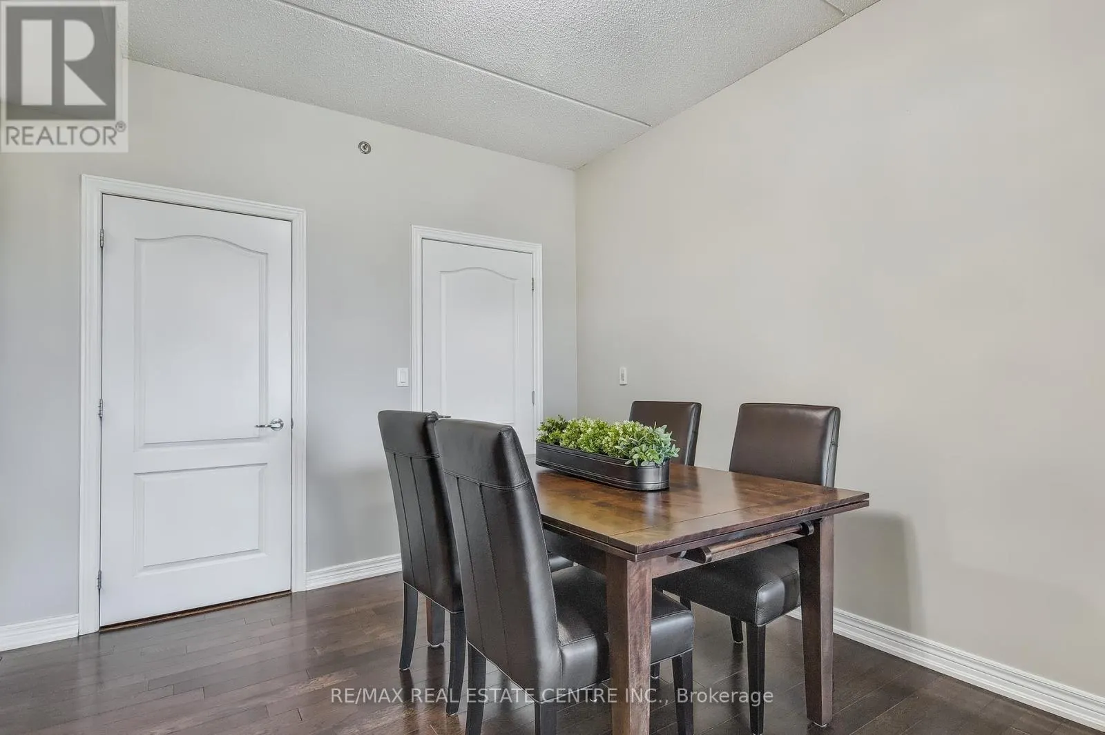 404 - 1421 COSTIGAN ROAD