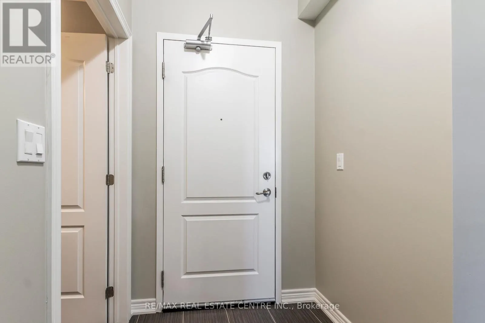 404 - 1421 COSTIGAN ROAD