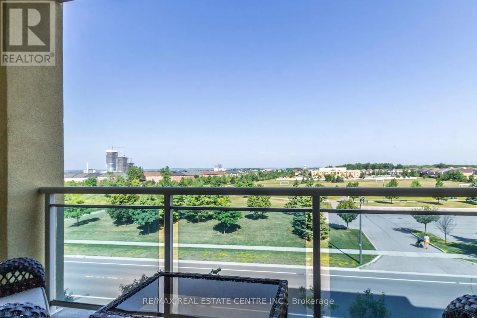 404 - 1421 COSTIGAN ROAD