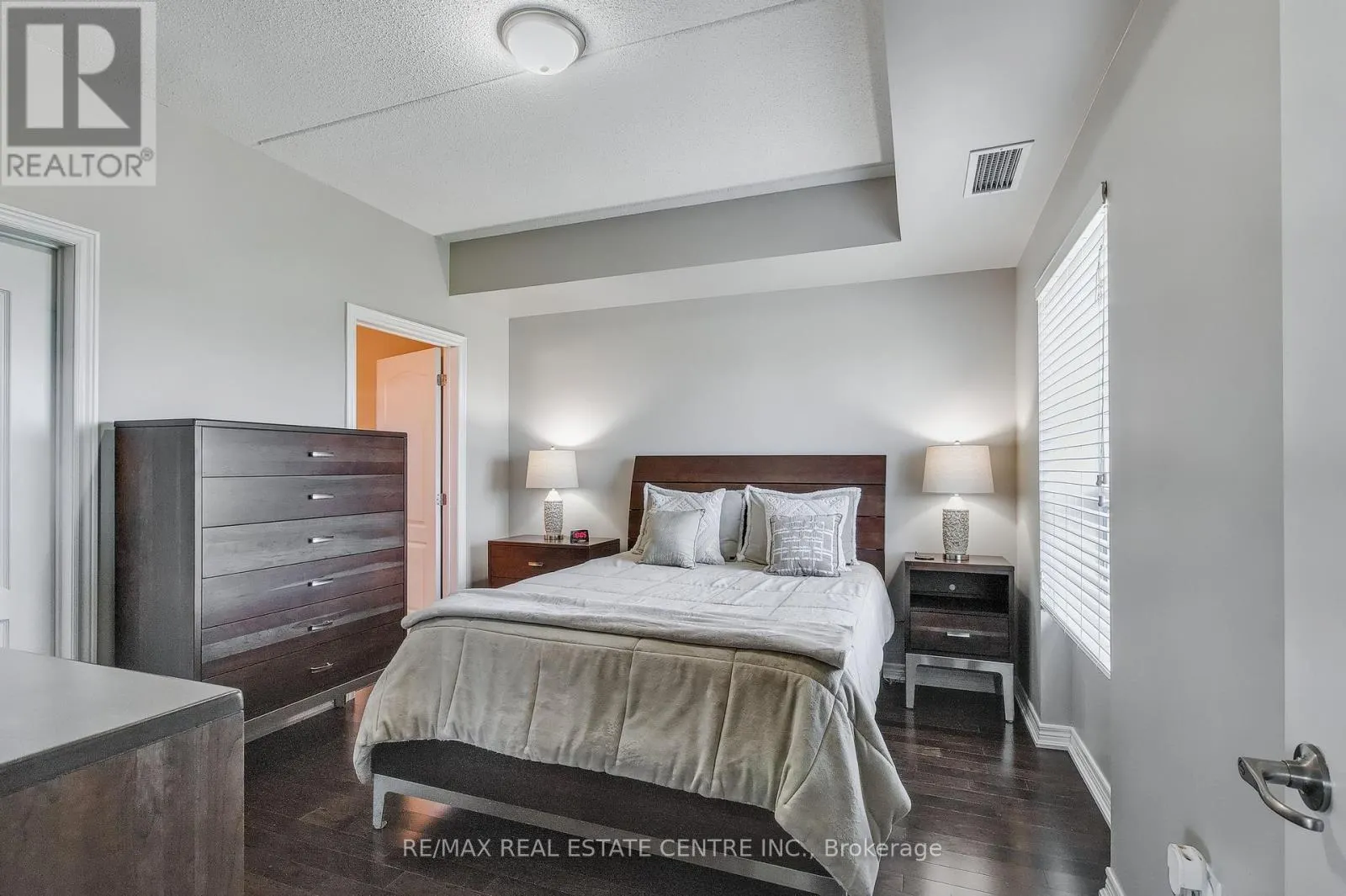 404 - 1421 COSTIGAN ROAD