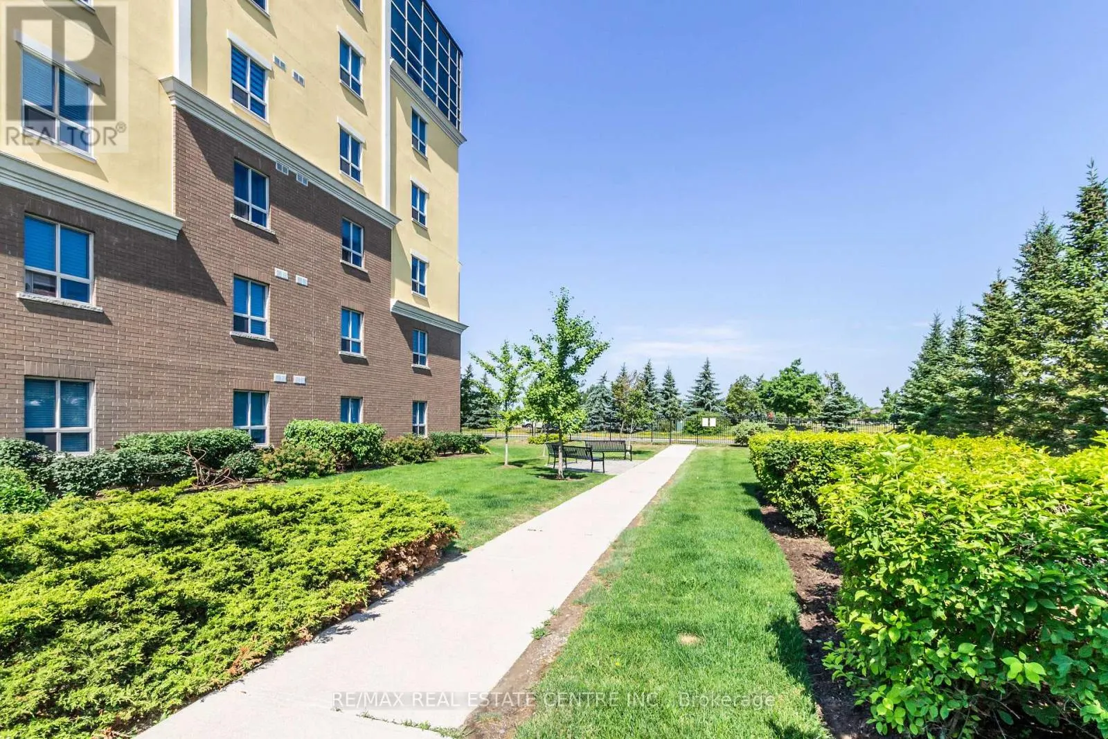 404 - 1421 COSTIGAN ROAD