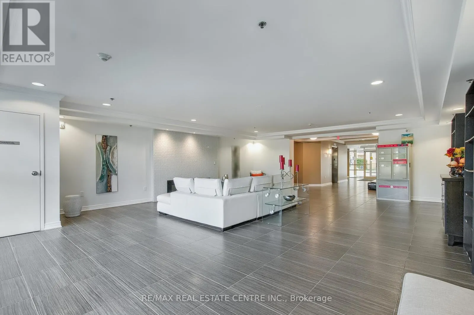 404 - 1421 COSTIGAN ROAD