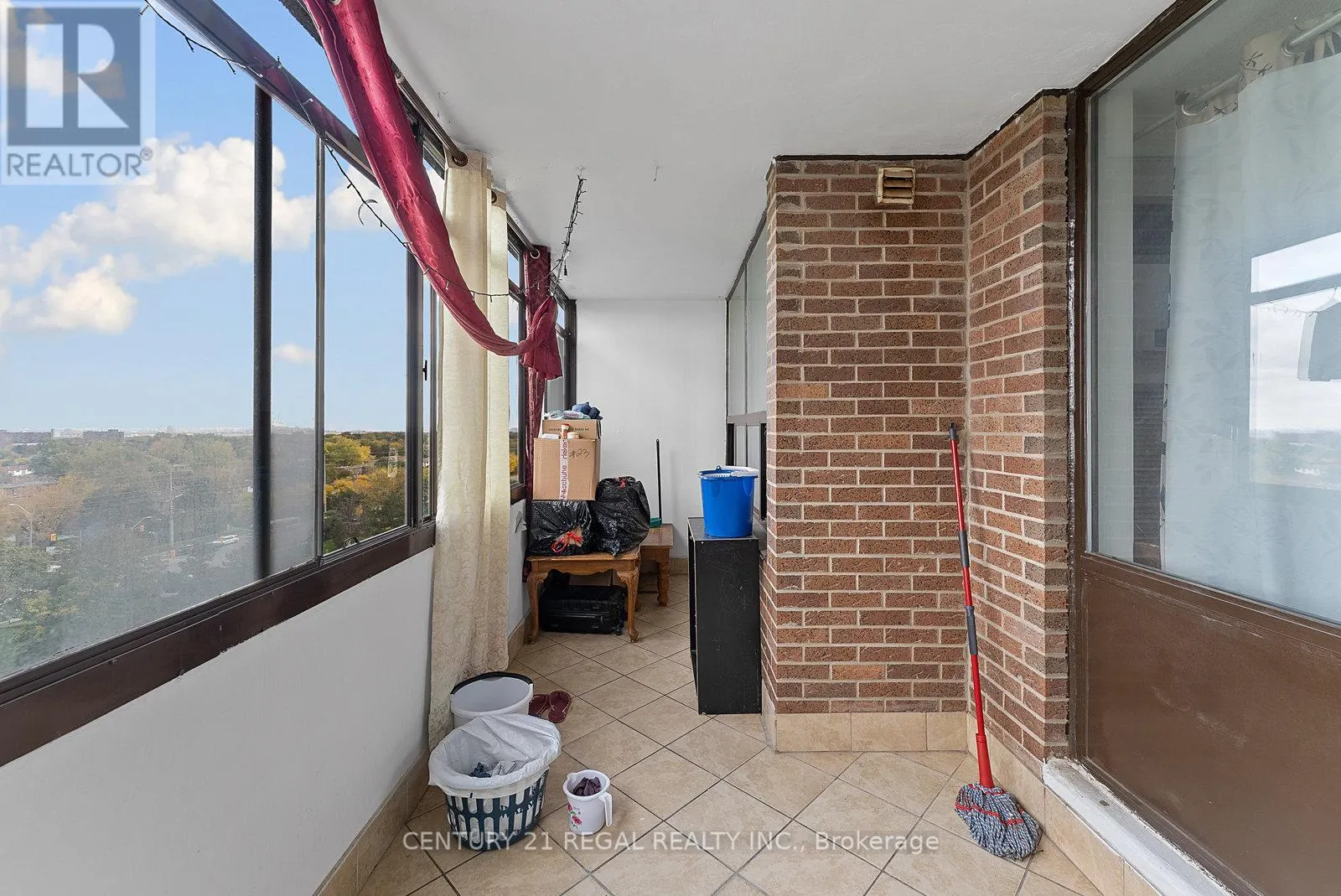 1009 - 18 KNIGHTSBRIDGE ROAD