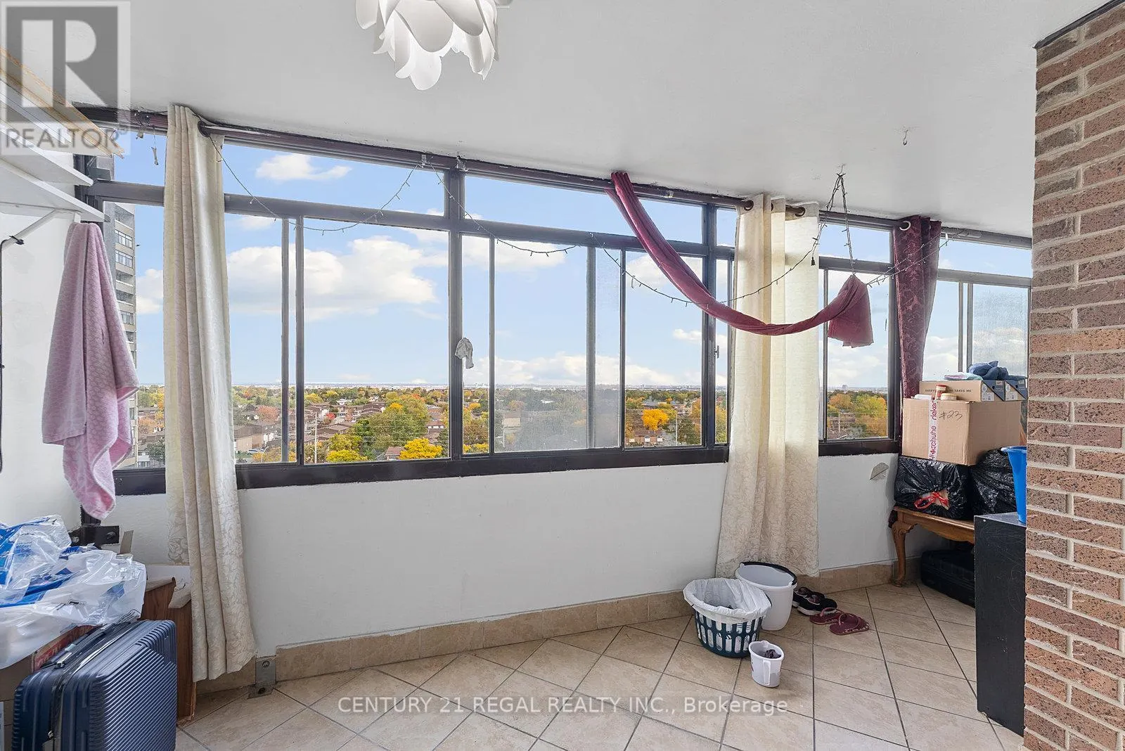 1009 - 18 KNIGHTSBRIDGE ROAD