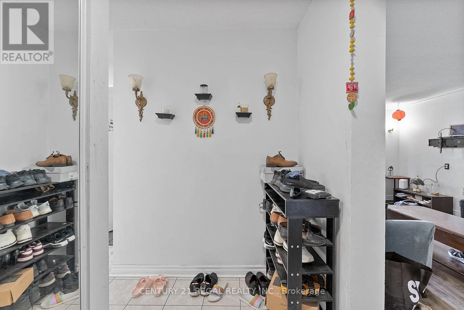 1009 - 18 KNIGHTSBRIDGE ROAD