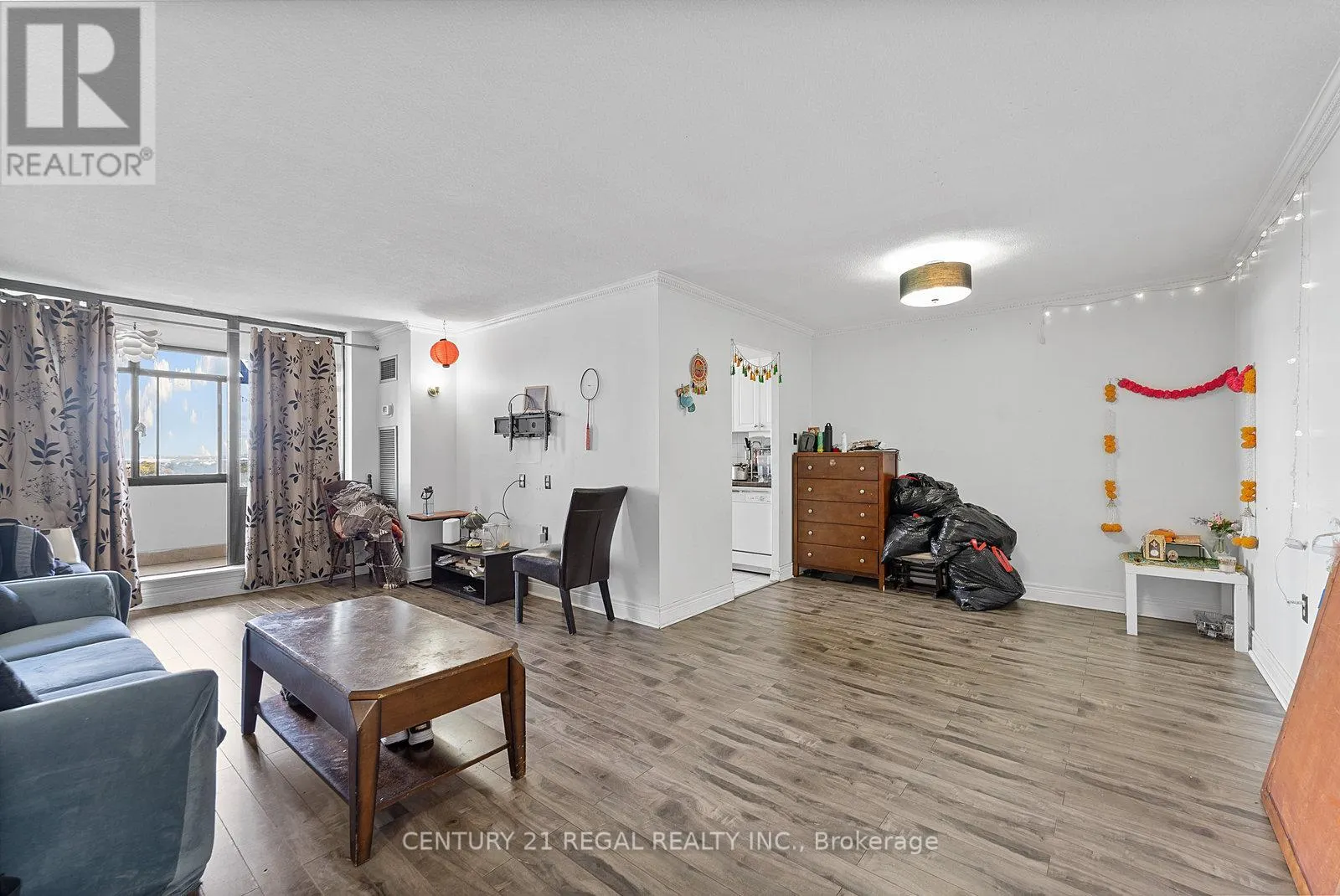 1009 - 18 KNIGHTSBRIDGE ROAD