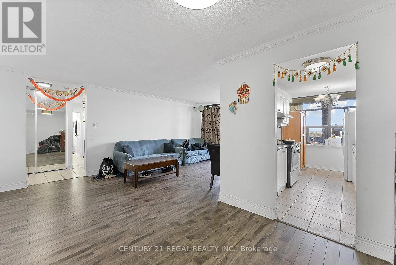 1009 - 18 KNIGHTSBRIDGE ROAD