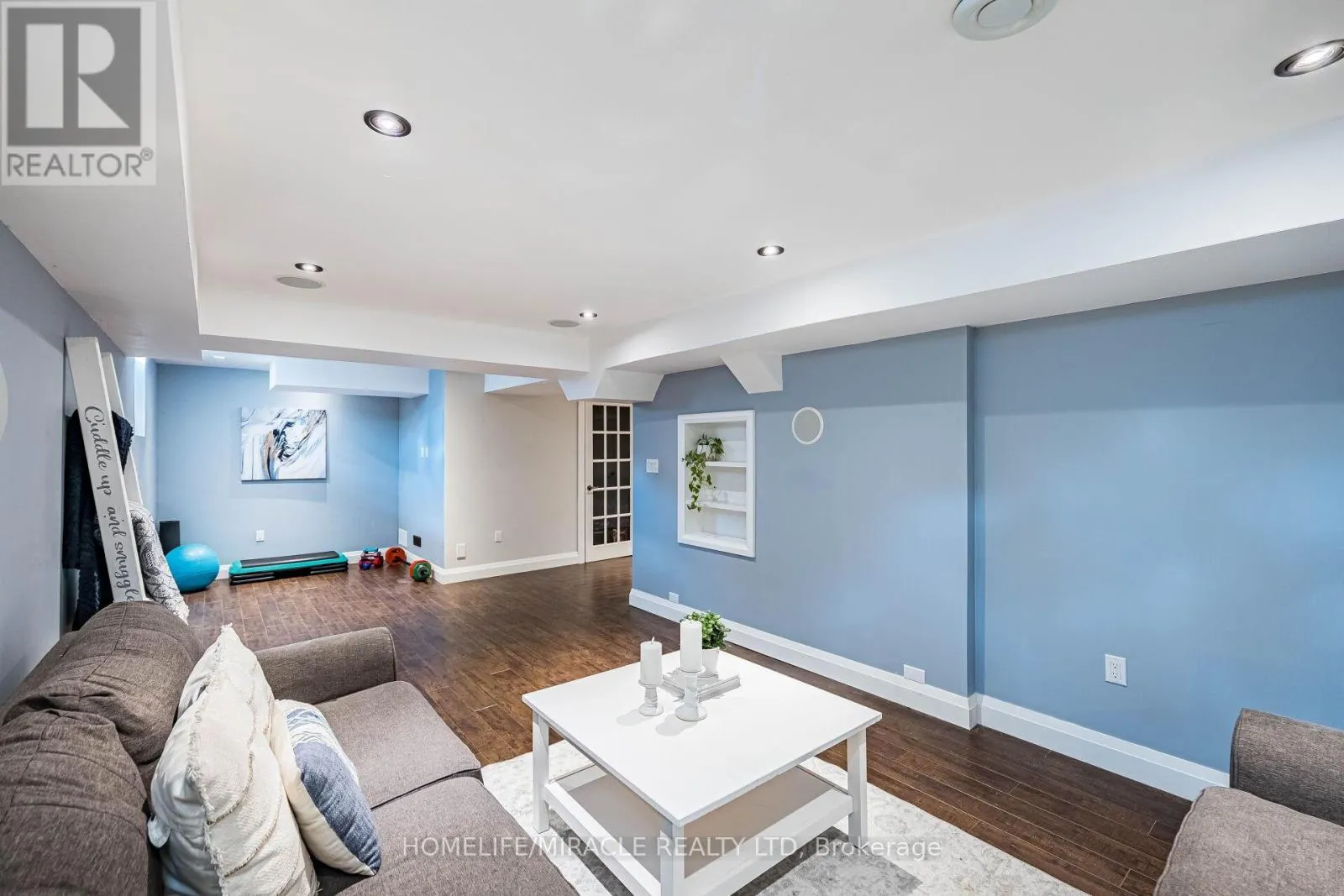 851 BENNETT BOULEVARD