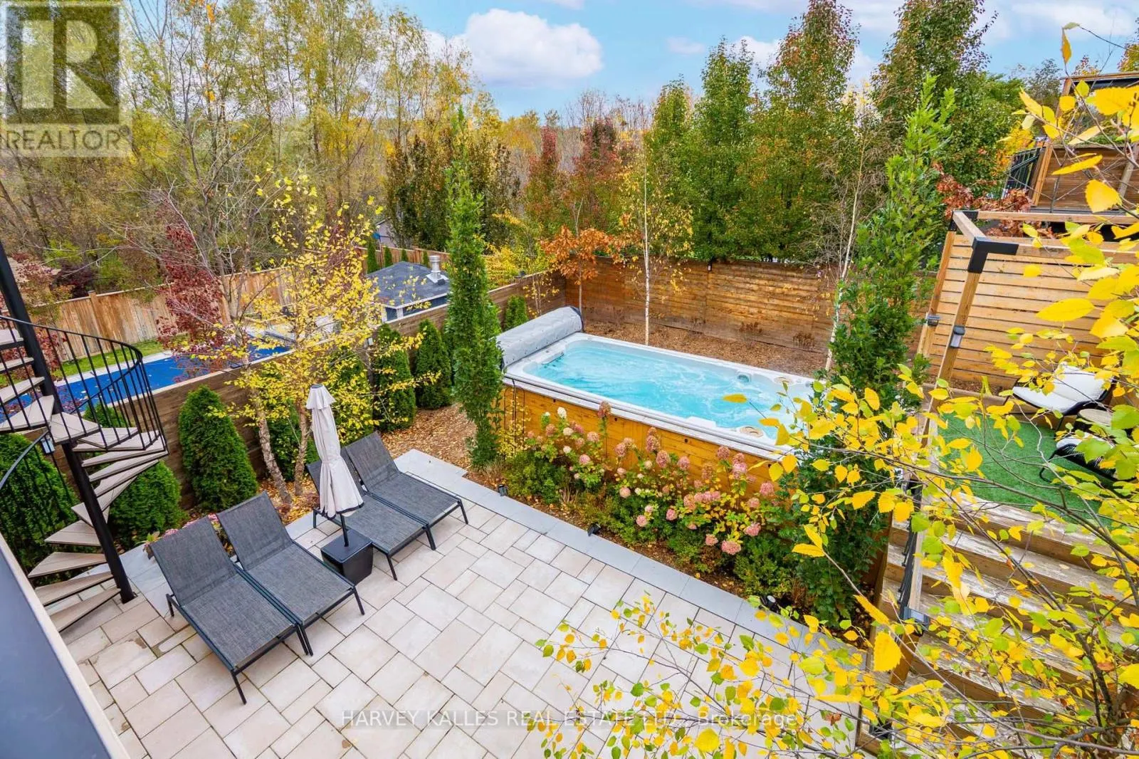 73 WEST BRANCH DRIVE W