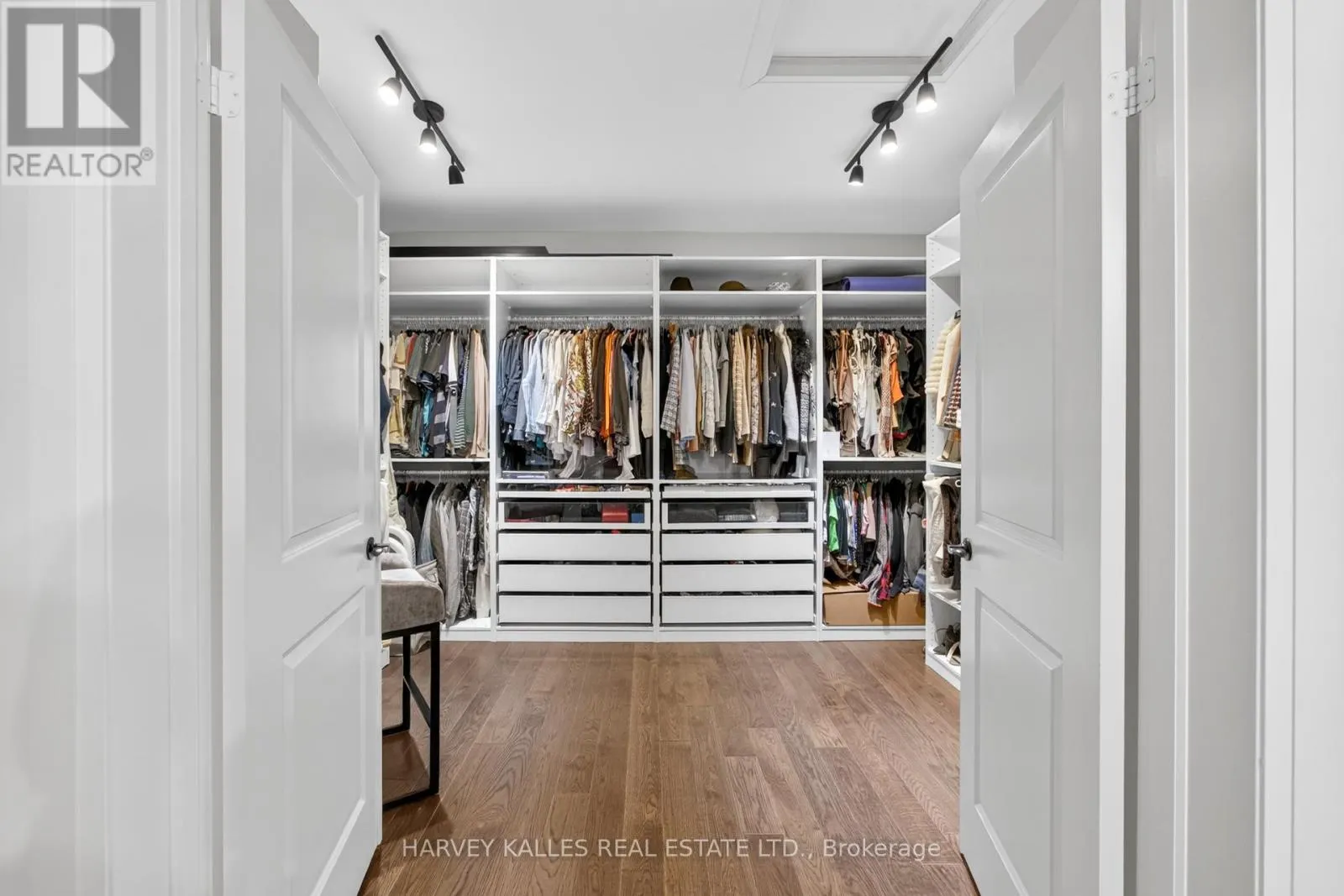 73 WEST BRANCH DRIVE W