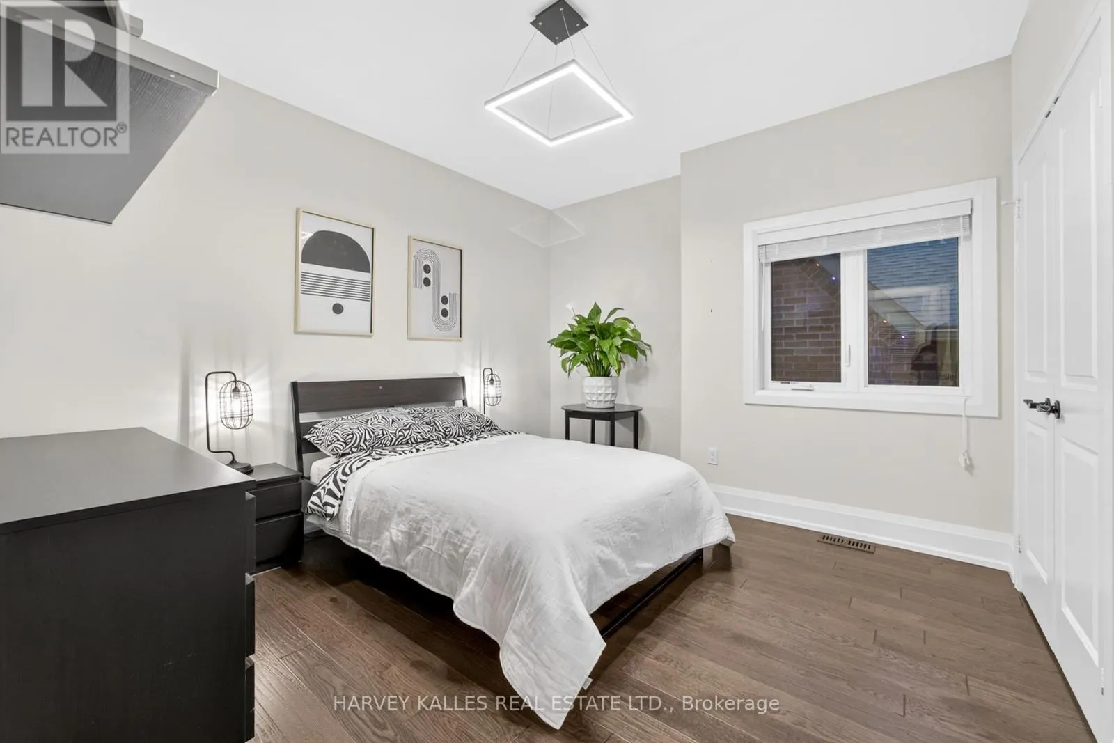 73 WEST BRANCH DRIVE W