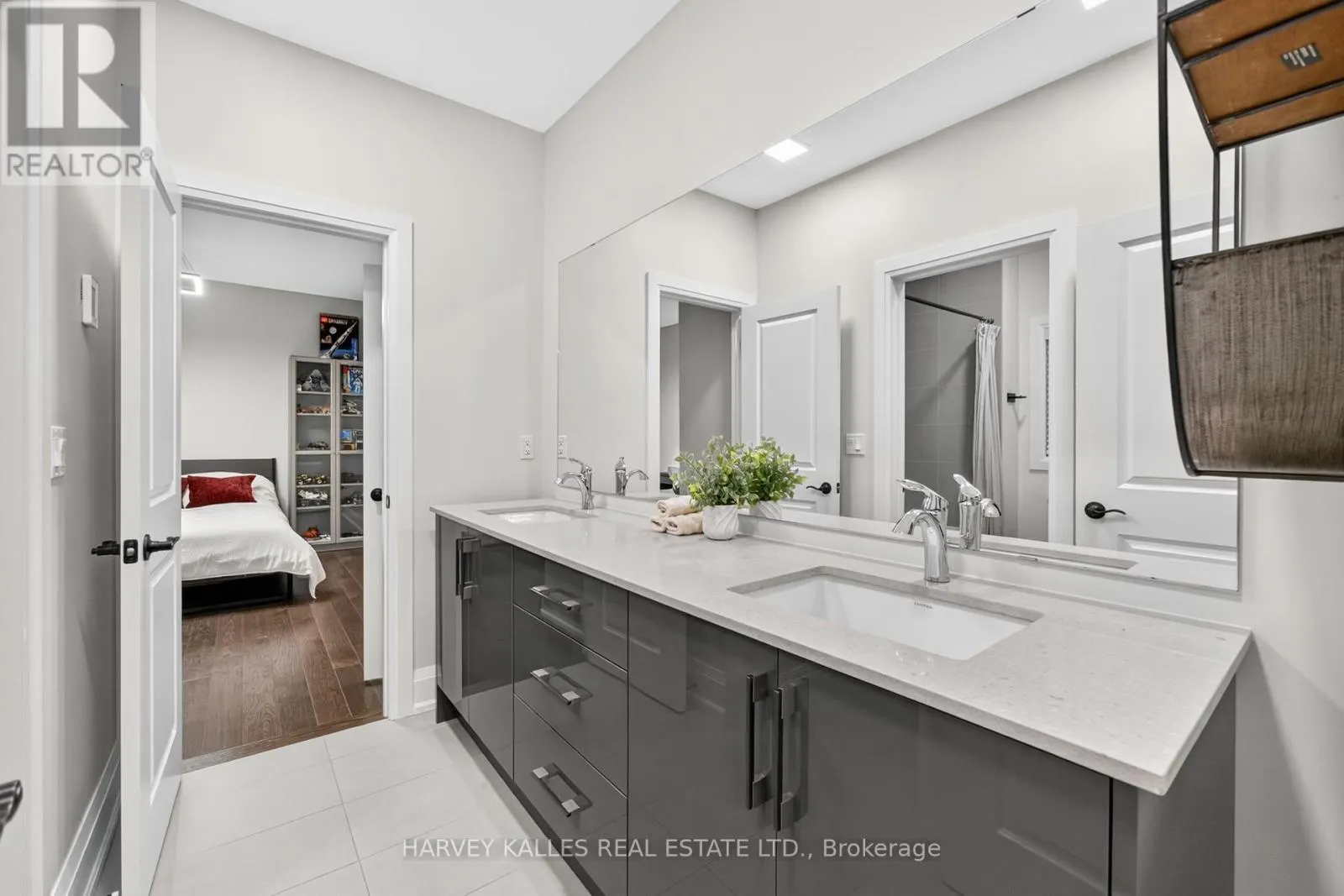 73 WEST BRANCH DRIVE W