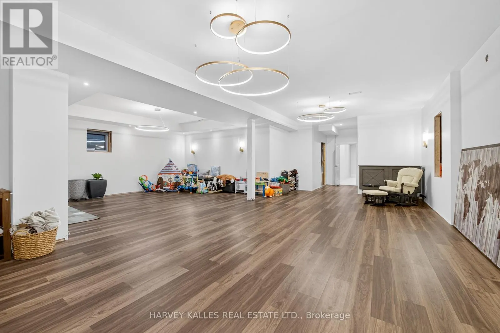 73 WEST BRANCH DRIVE W