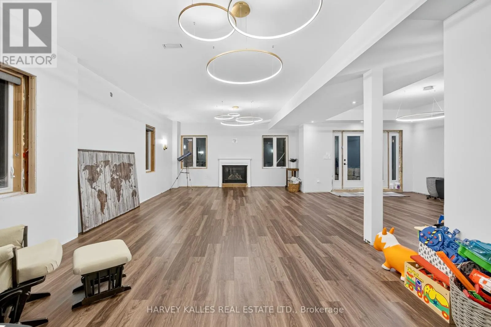 73 WEST BRANCH DRIVE W