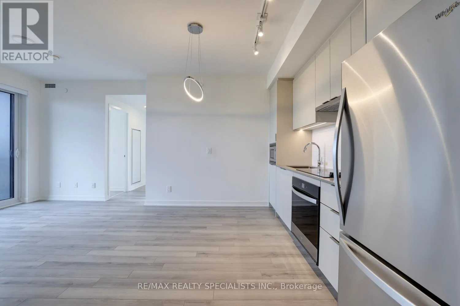 405 - 3071 TRAFALGAR ROAD