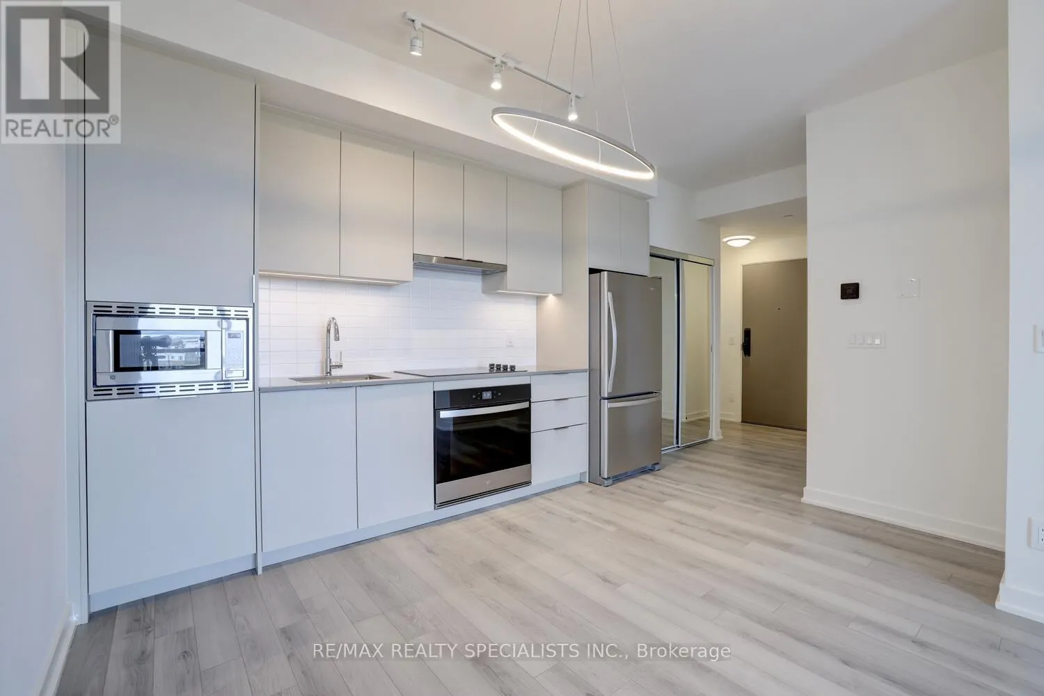 405 - 3071 TRAFALGAR ROAD