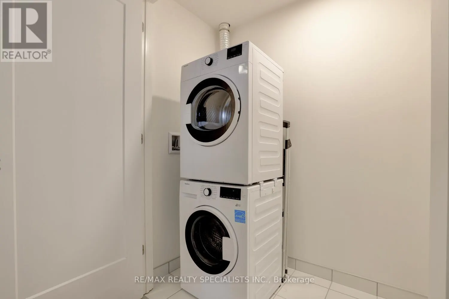 405 - 3071 TRAFALGAR ROAD