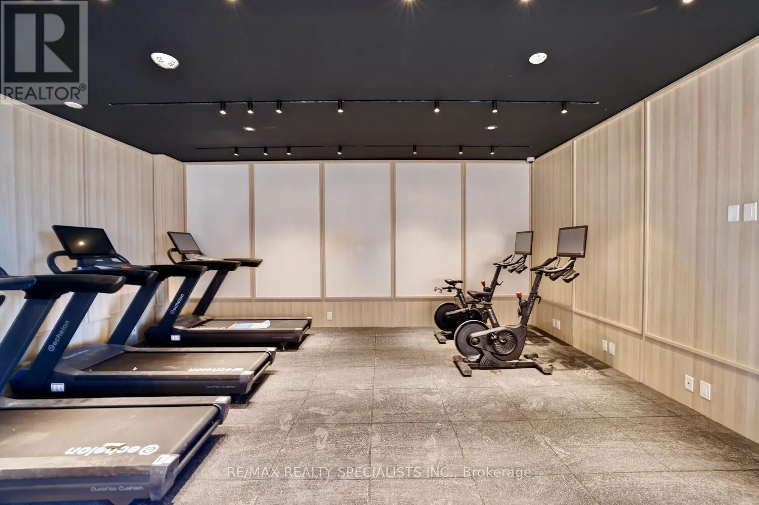 405 - 3071 TRAFALGAR ROAD