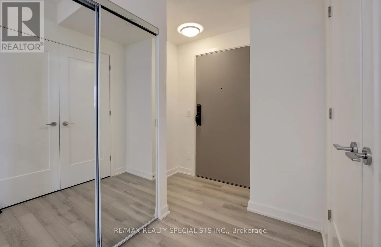 405 - 3071 TRAFALGAR ROAD