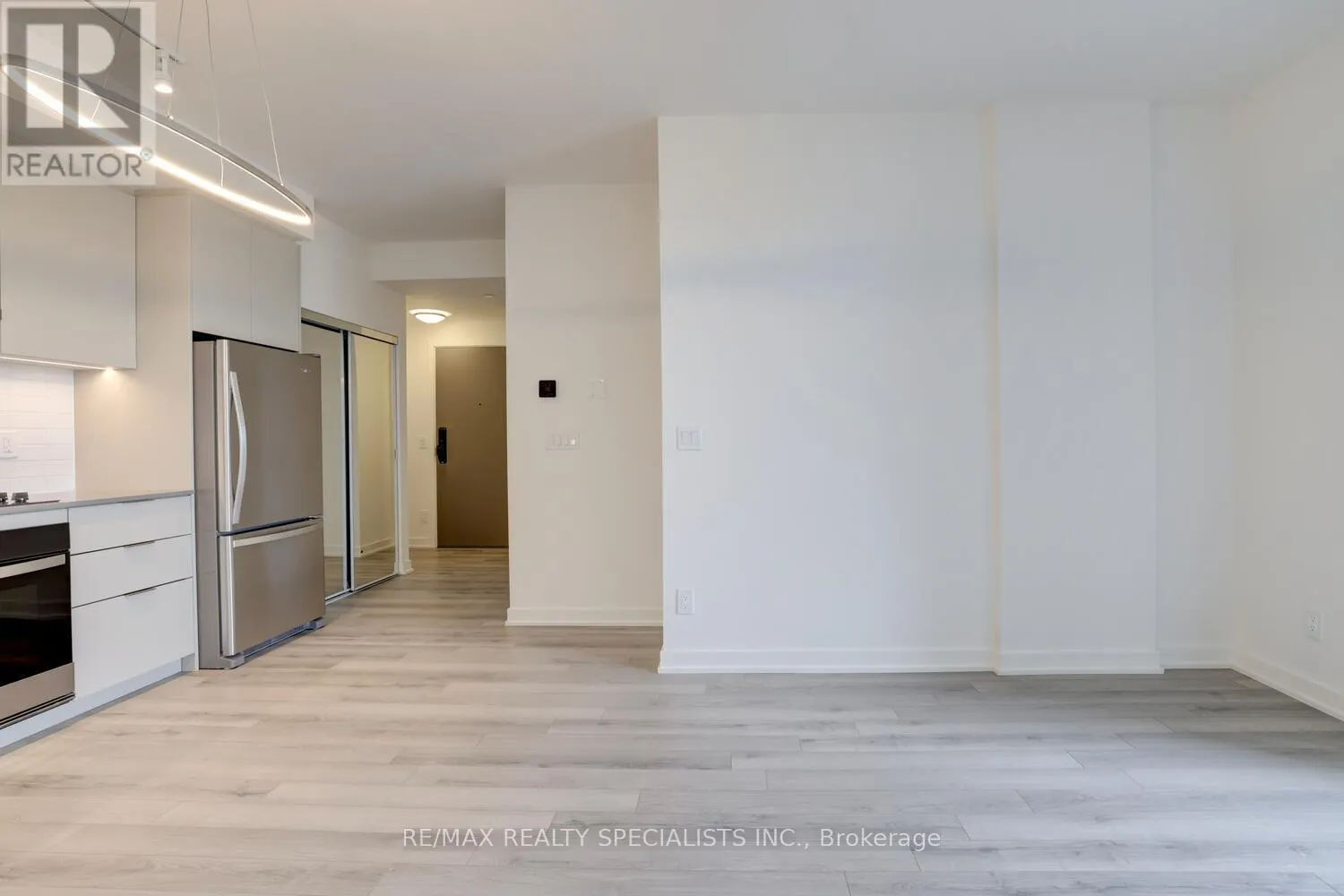 405 - 3071 TRAFALGAR ROAD