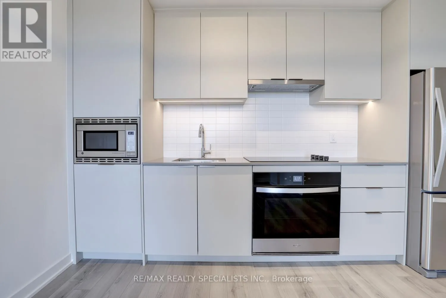 405 - 3071 TRAFALGAR ROAD