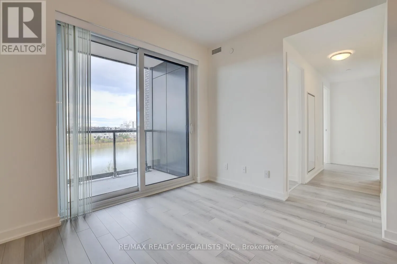 405 - 3071 TRAFALGAR ROAD