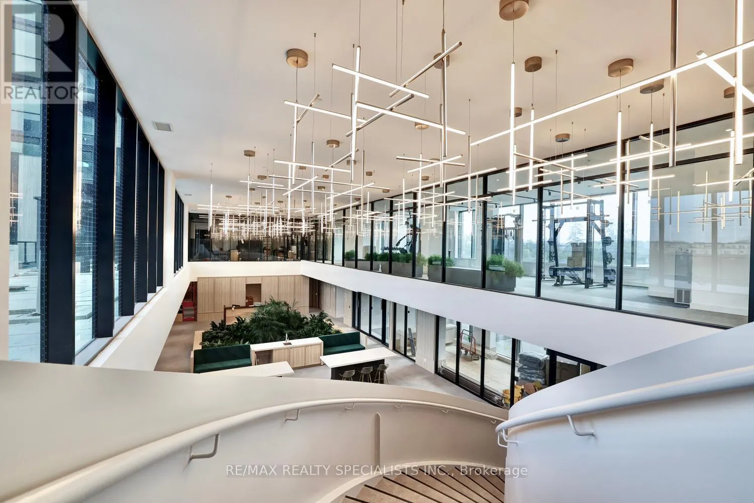 405 - 3071 TRAFALGAR ROAD